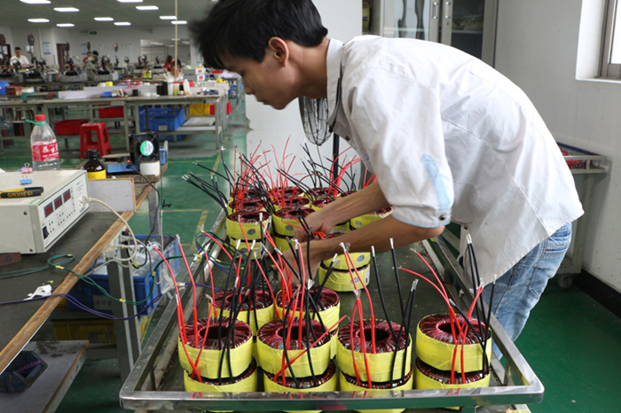 圣元伙伴進(jìn)行產(chǎn)品測試 圣元伙伴進(jìn)行產(chǎn)品測試