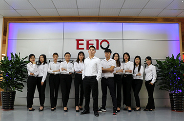 圣元電器伙伴前臺正裝合影展示企業(yè)文化